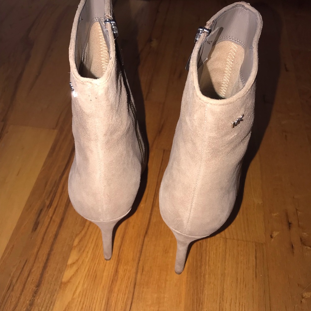 Michael Kors Blaine Suede Ankle Booties Heels - Picture 8 of 12